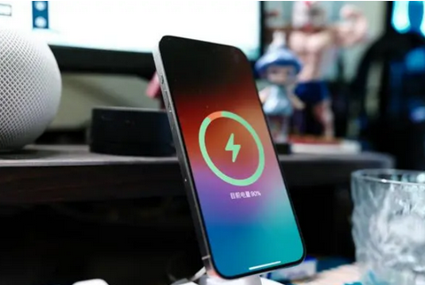 麦积苹果15换屏服务分享用什么充电器给iPhone15充电更好 